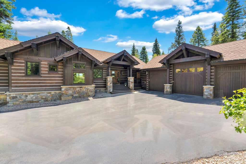 Photo of 33 Pinnacle Court, Donnelly, ID 83615 (MLS # 98995817)