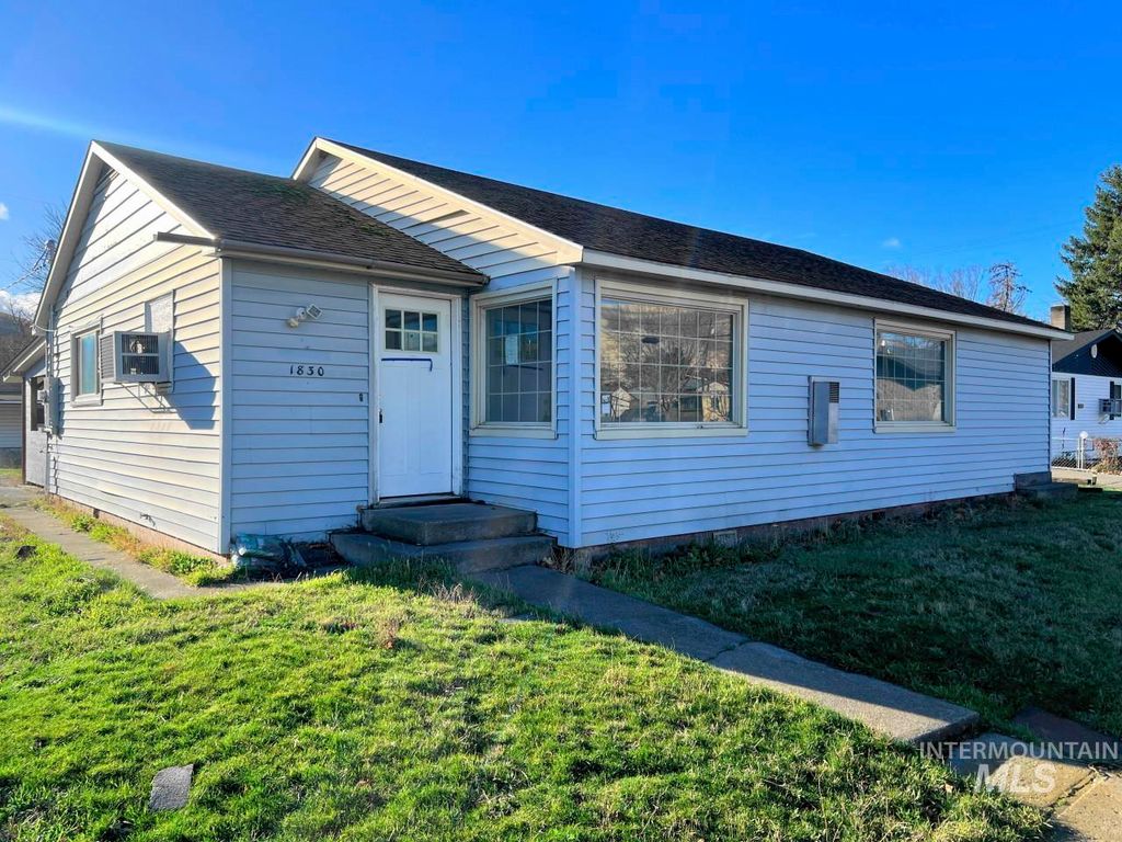 Photo of 1830 Columbia Street, Pomeroy, WA 99347 (MLS # 98971315)