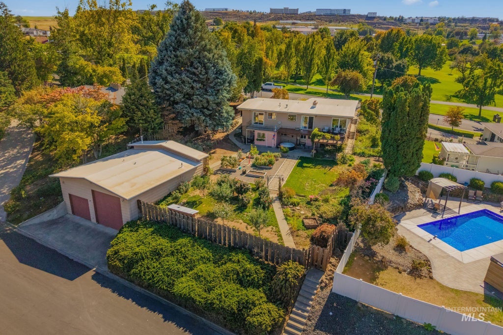 Photo of 2619 11th Ave, Lewiston, ID 83501 (MLS # 99002308)