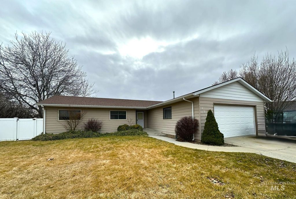 Photo of 2356 SW 2nd Ave, Ontario, OR 97914 (MLS # 98974878)