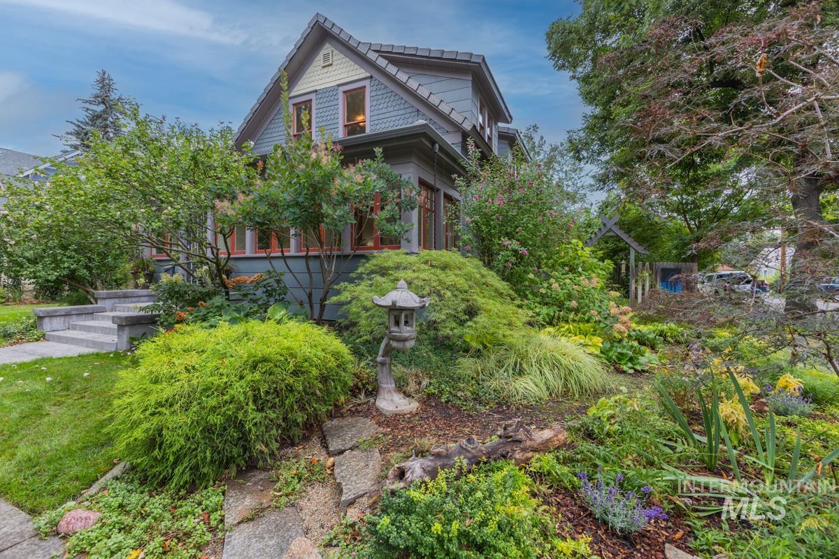 1102 N 16th