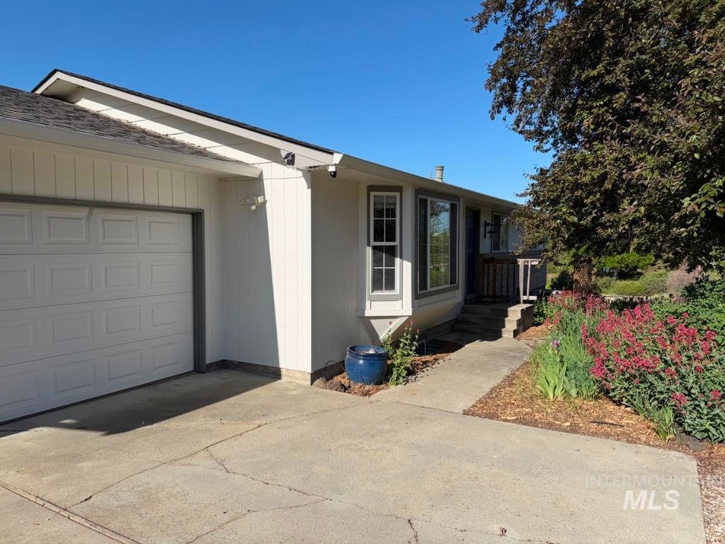 Photo of 11036 Runway Dr, Boise, ID 83714 (MLS # 98985715)