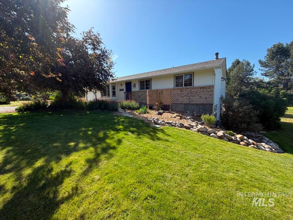 Photo of 11036 Runway Dr, Boise, ID 83714 (MLS # 98985715)