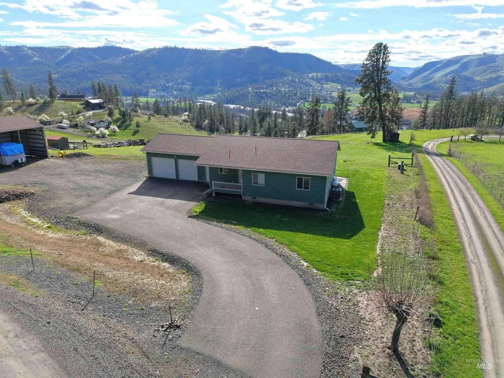 Photo of 268 Mattoon Rd, Kamiah, ID 83536 (MLS # 98981473)