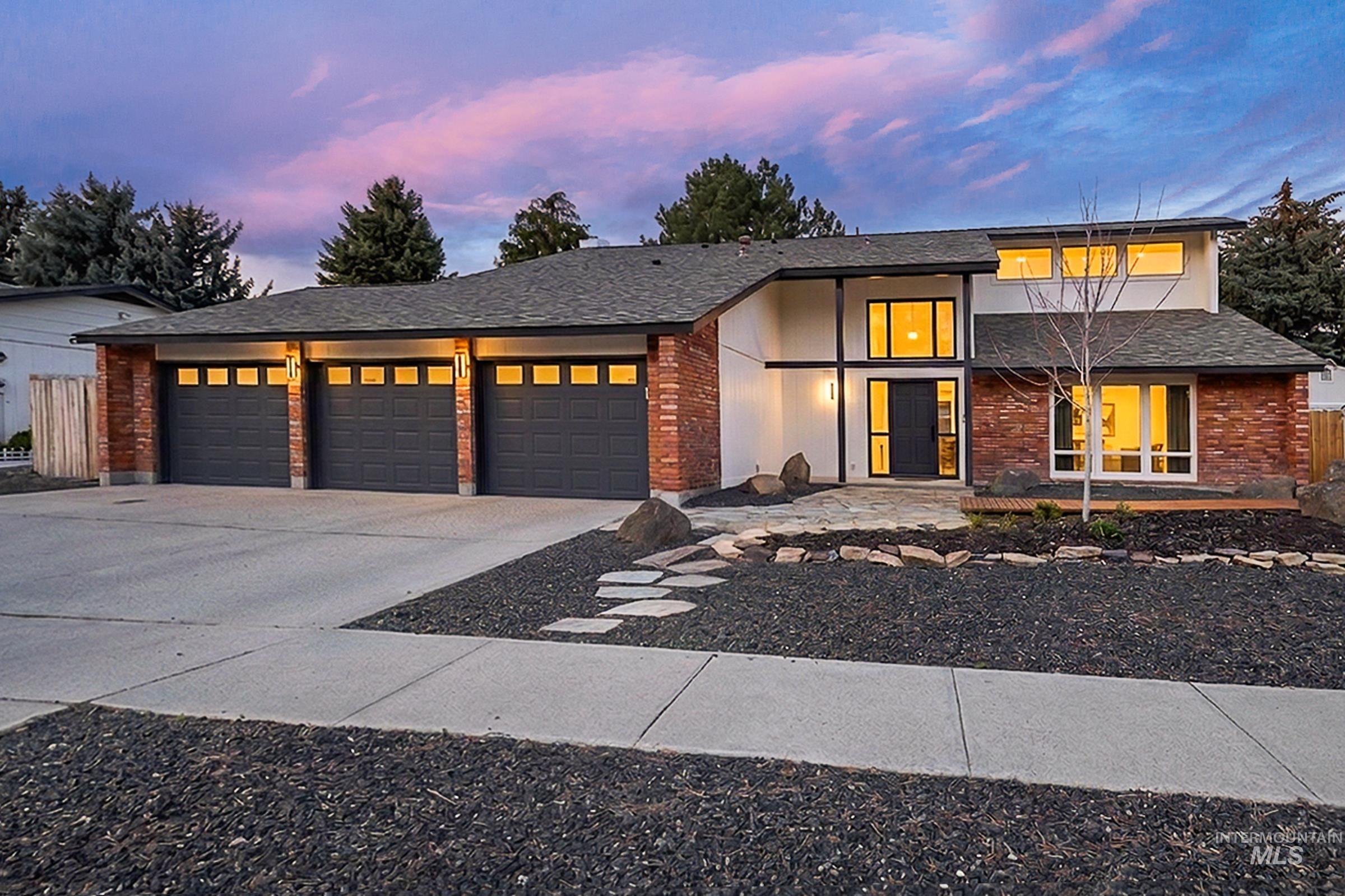 898 N Pebble Beach Way