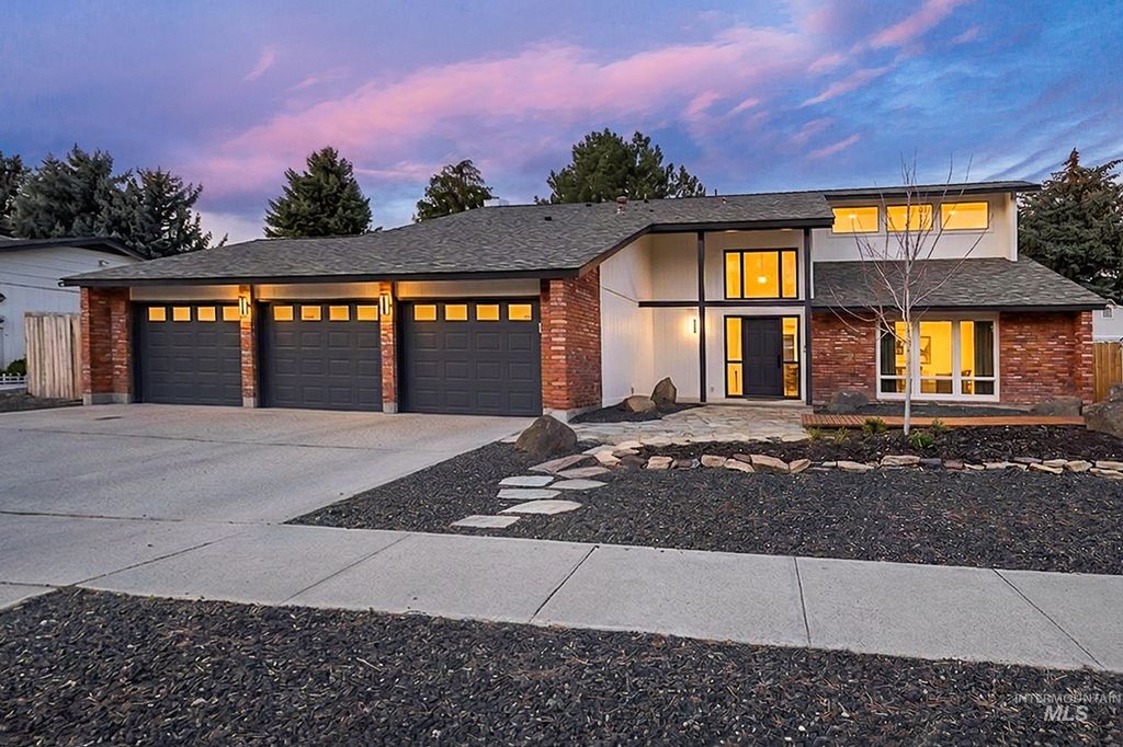 Photo of 898 N Pebble Beach Way, Eagle, ID 83616 (MLS # 98980822)