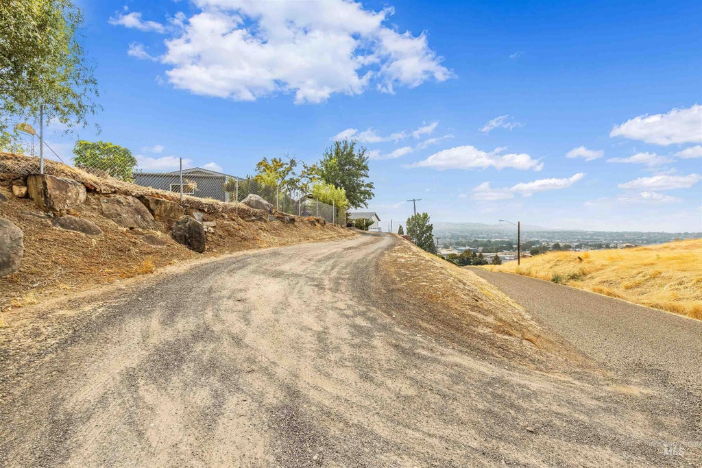 Photo of 1133 Harvest Rd, Lewiston, ID 83501 (MLS # 98996477)