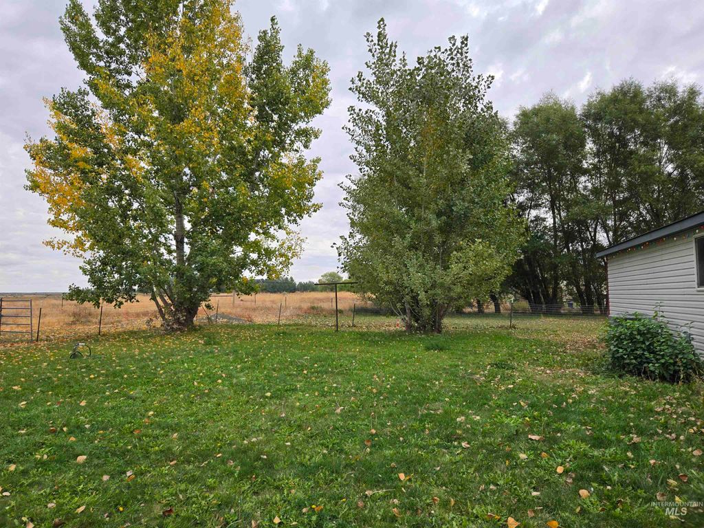 Photo of 26 W Huyser Dr, Shoshone, ID 83352 (MLS # 98963939)