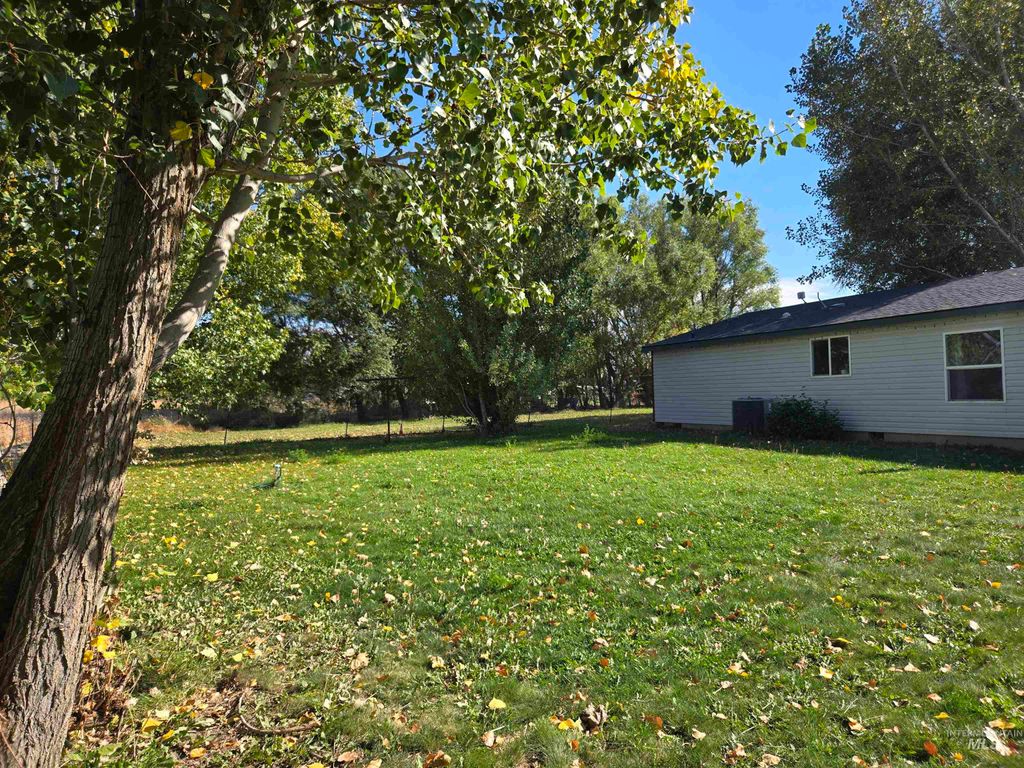 Photo of 26 W Huyser Dr, Shoshone, ID 83352 (MLS # 98963939)