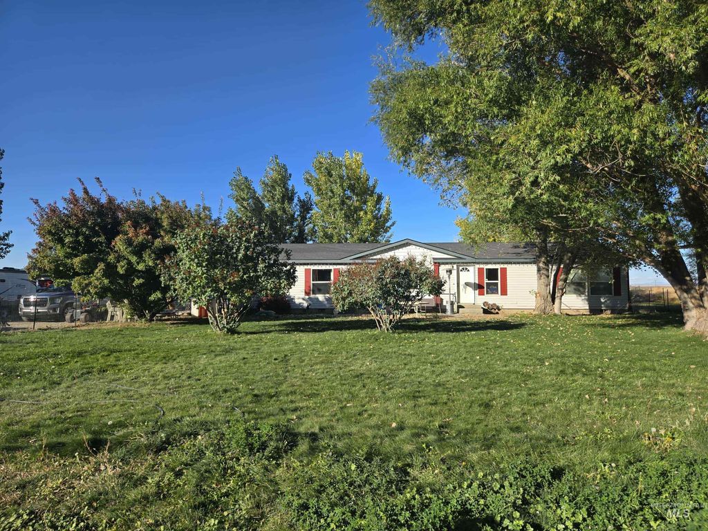 Photo of 26 W Huyser Dr, Shoshone, ID 83352 (MLS # 98963939)