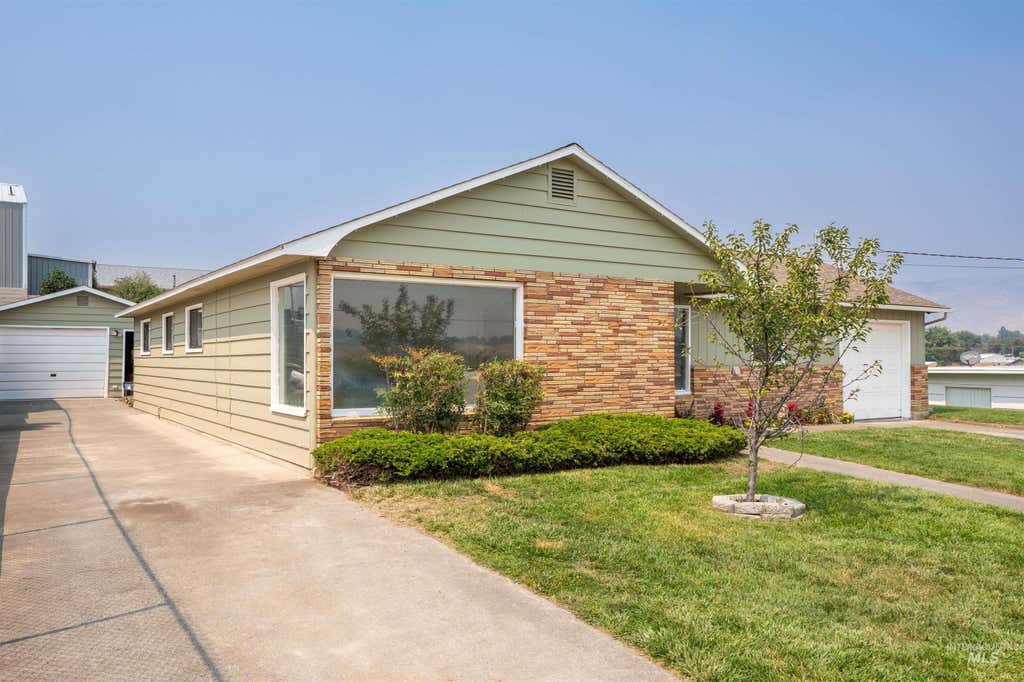 Photo of 1880 Neal Drive, Clarkston, WA 99403 (MLS # 98997341)