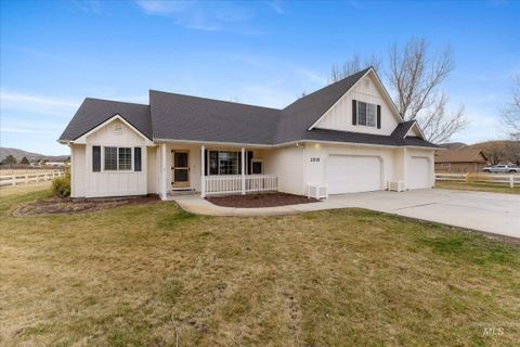 Photo of 2515 Foxfire Ln, Emmett, ID 83617 (MLS # 98975812)
