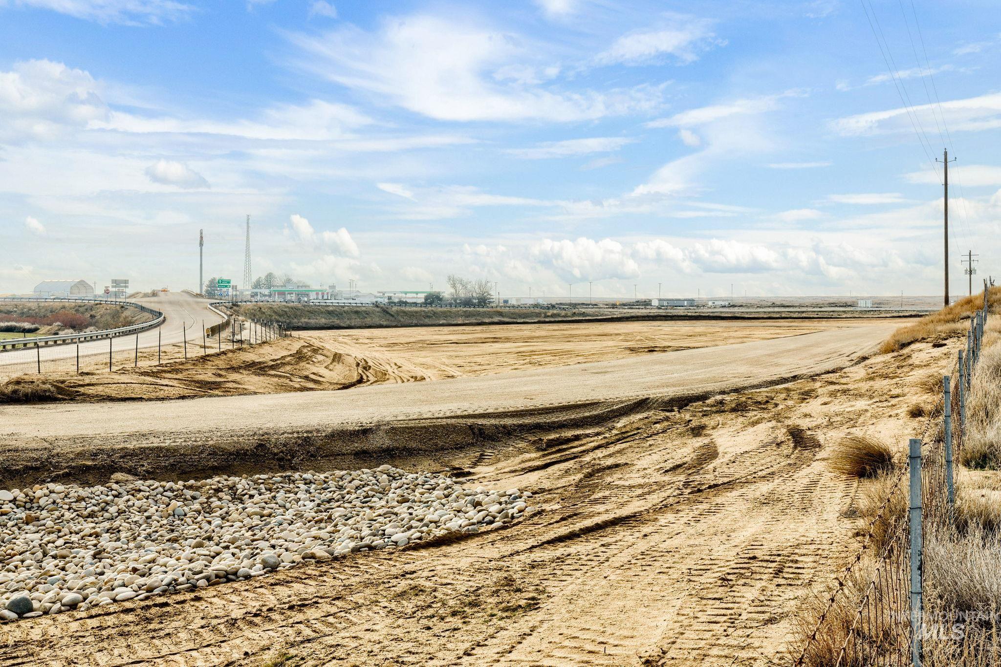View of dirt / gravel road