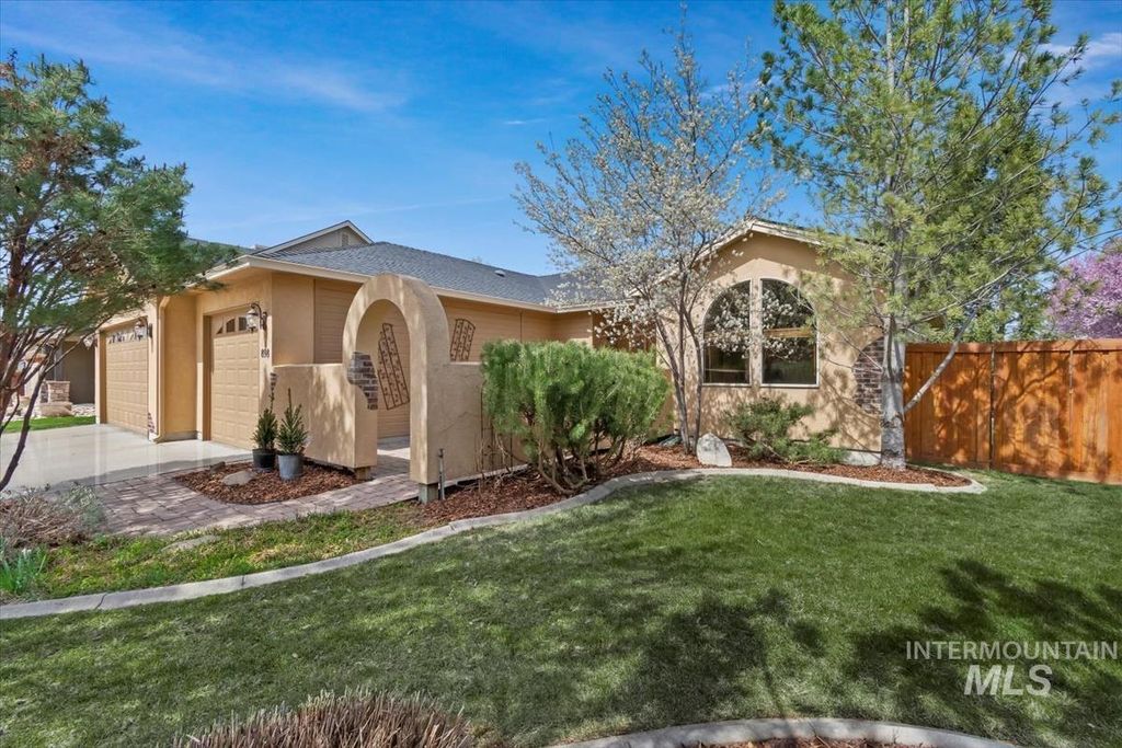 Photo of 898 E Segundo St, Meridian, ID 83646 (MLS # 98975263)