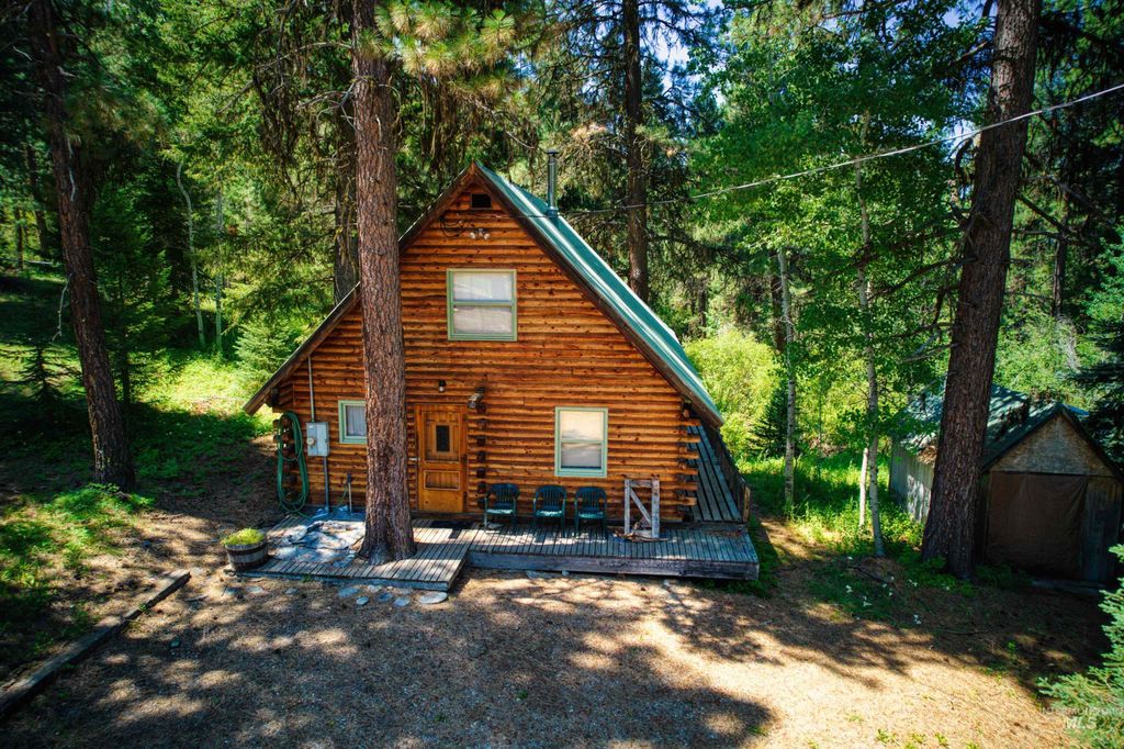 Photo of 6 Willow Dr, Lowman, ID 83637 (MLS # 98943062)