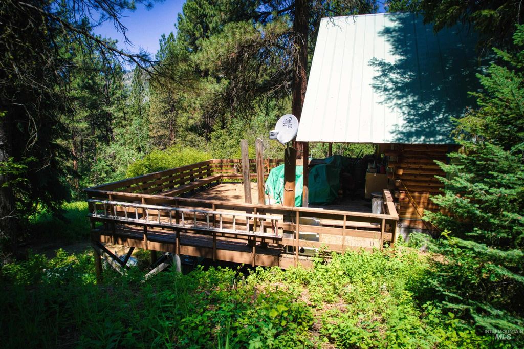 Photo of 6 Willow Dr, Lowman, ID 83637 (MLS # 98943062)