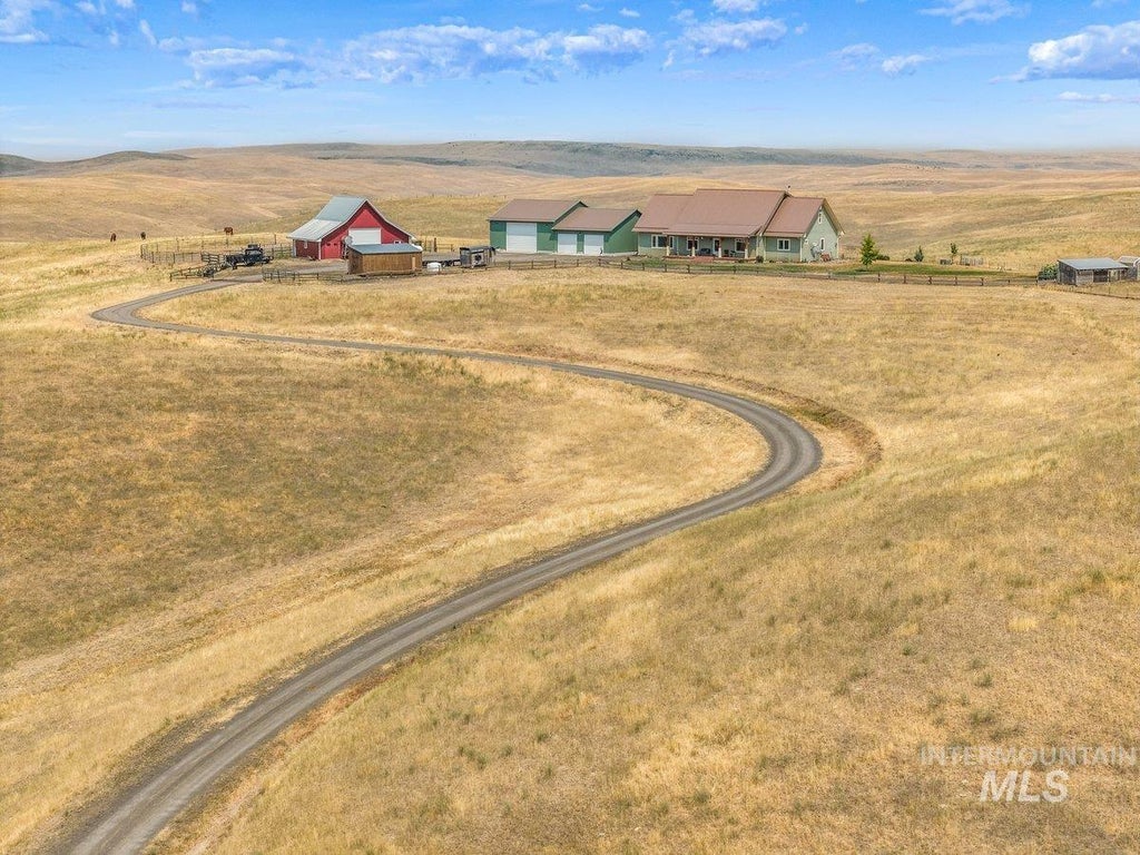 Photo of 2876 Farm To Market Rd, Midvale, ID 83645 (MLS # 98997389)