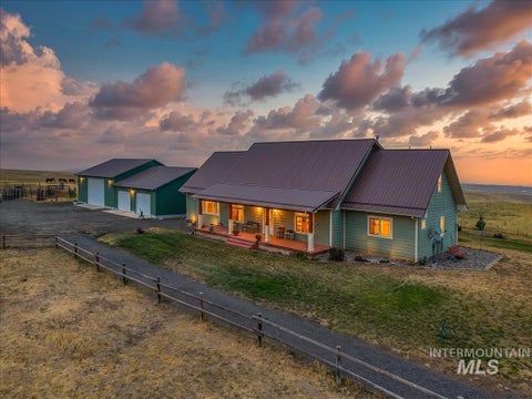 Photo of 2876 Farm To Market Rd, Midvale, ID 83645 (MLS # 98997389)