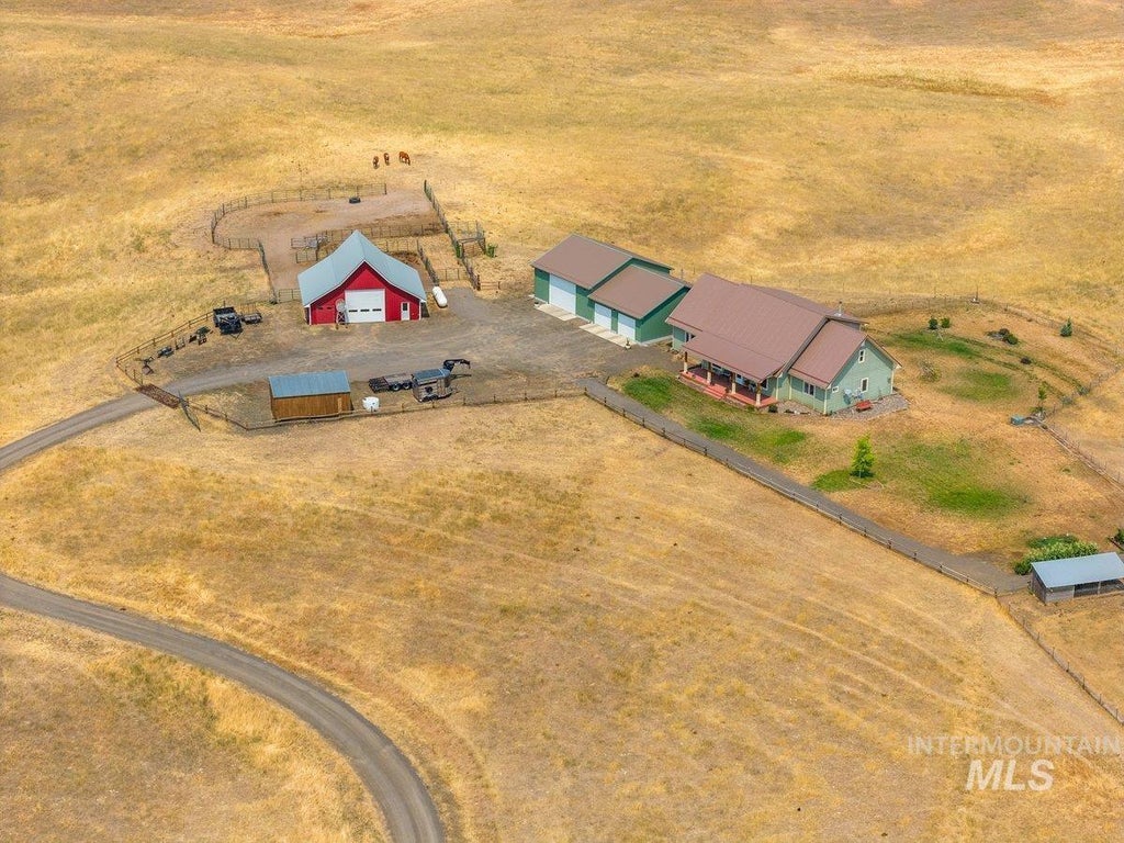 Photo of 2876 Farm To Market Rd, Midvale, ID 83645 (MLS # 98997389)