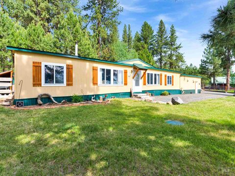 Photo of 191 Bear Wallow Road, Cascade, ID 83611 (MLS # 98952900)
