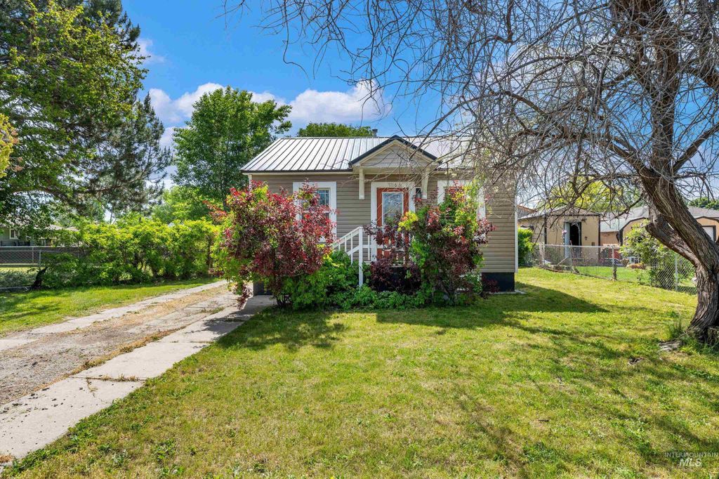 Photo of 1116 9th Ave S Ave, Nampa, ID 83651 (MLS # 98987196)