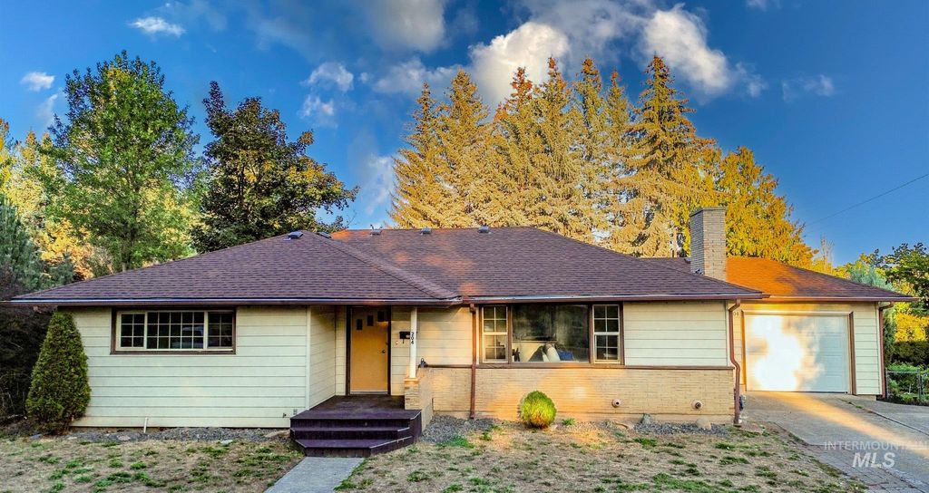 Photo of 204 N Blaine St, Moscow, ID 83843 (MLS # 98976338)