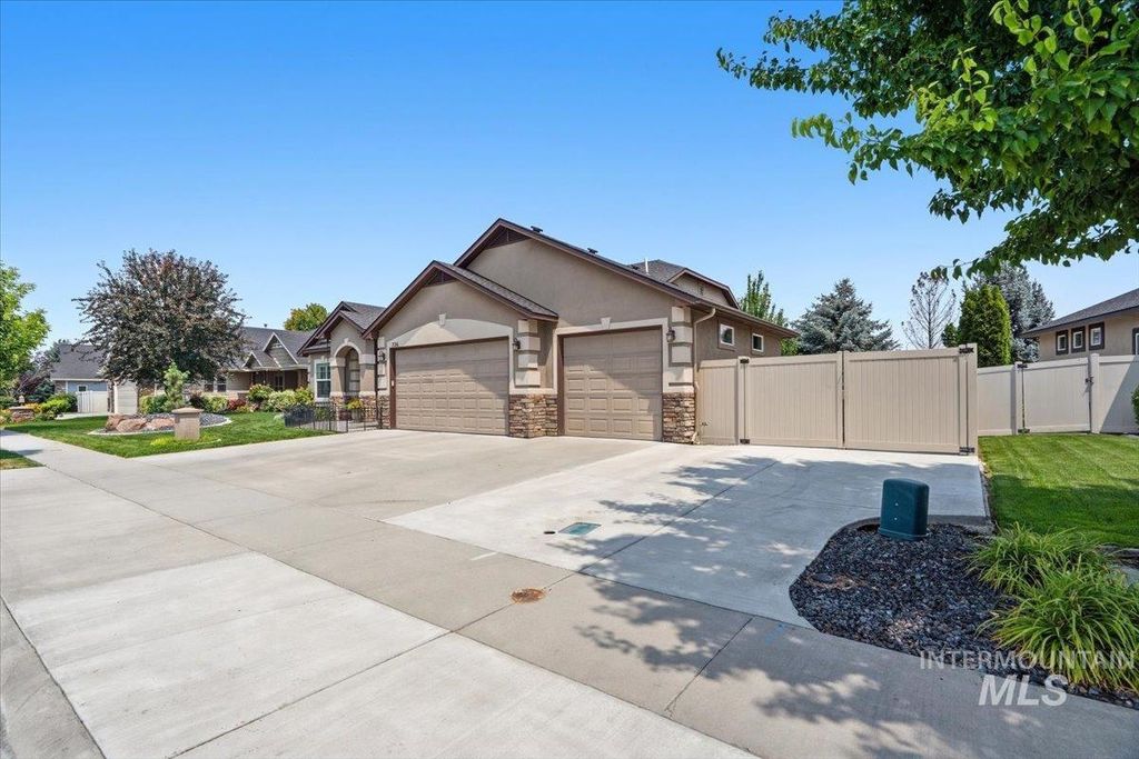 Photo of 726 W Arbor Pointe Way, Nampa, ID 83686 (MLS # 98994761)