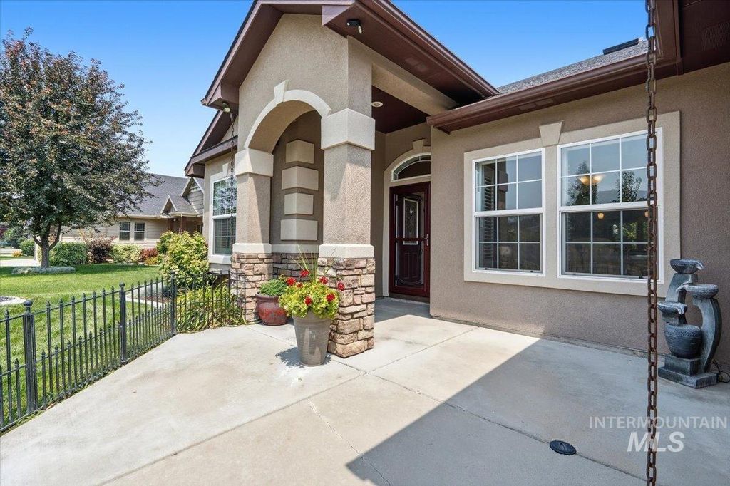 Photo of 726 W Arbor Pointe Way, Nampa, ID 83686 (MLS # 98994761)