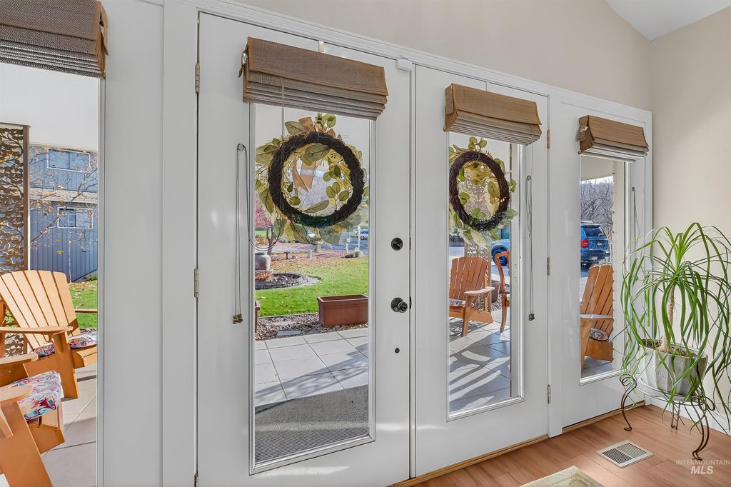 Photo of 3887 Lakeview Dr, Lewiston, ID 83501 (MLS # 98968493)