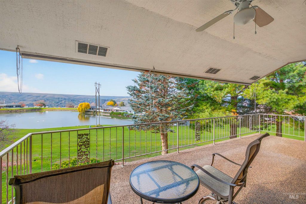 Photo of 3887 Lakeview Dr, Lewiston, ID 83501 (MLS # 98968493)