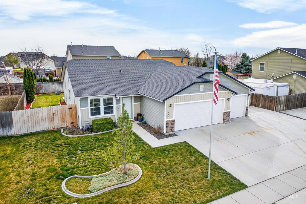 Photo of 7837 E Bratton Dr, Nampa, ID 83687 (MLS # 98979578)