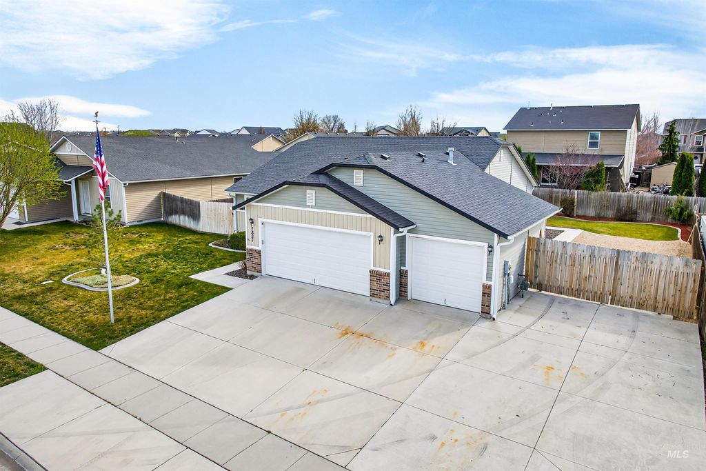 Photo of 7837 E Bratton Dr, Nampa, ID 83687 (MLS # 98979578)