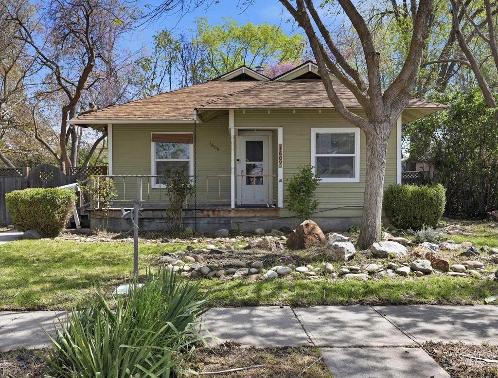 Photo of 1609 Idaho Avenue, Caldwell, ID 83605 (MLS # 98983645)