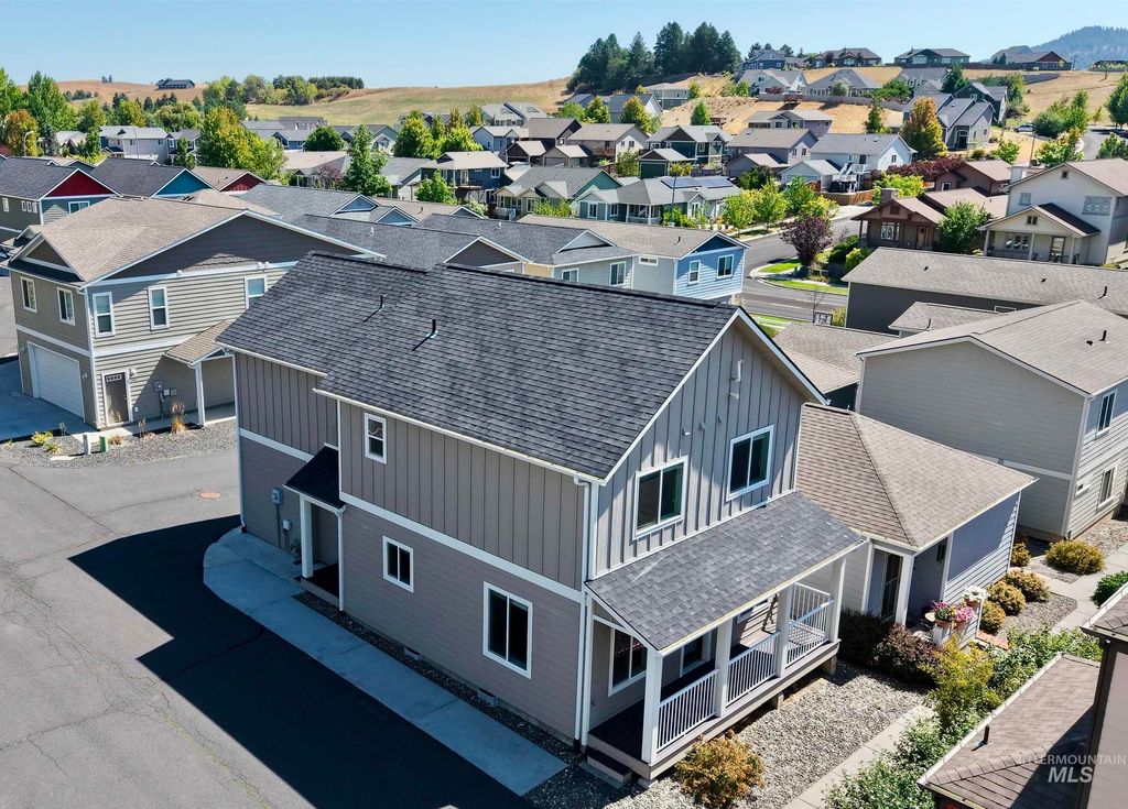 Photo of 1121 Sundial Ln, Moscow, ID 83843 (MLS # 98958940)
