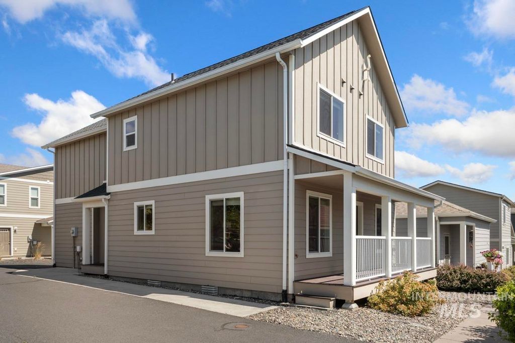 Photo of 1121 Sundial Ln, Moscow, ID 83843 (MLS # 98958940)
