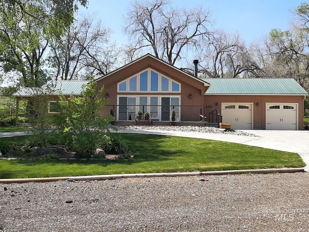 Photo of 685 King Ave, Ontario, OR 97914 (MLS # 98969138)