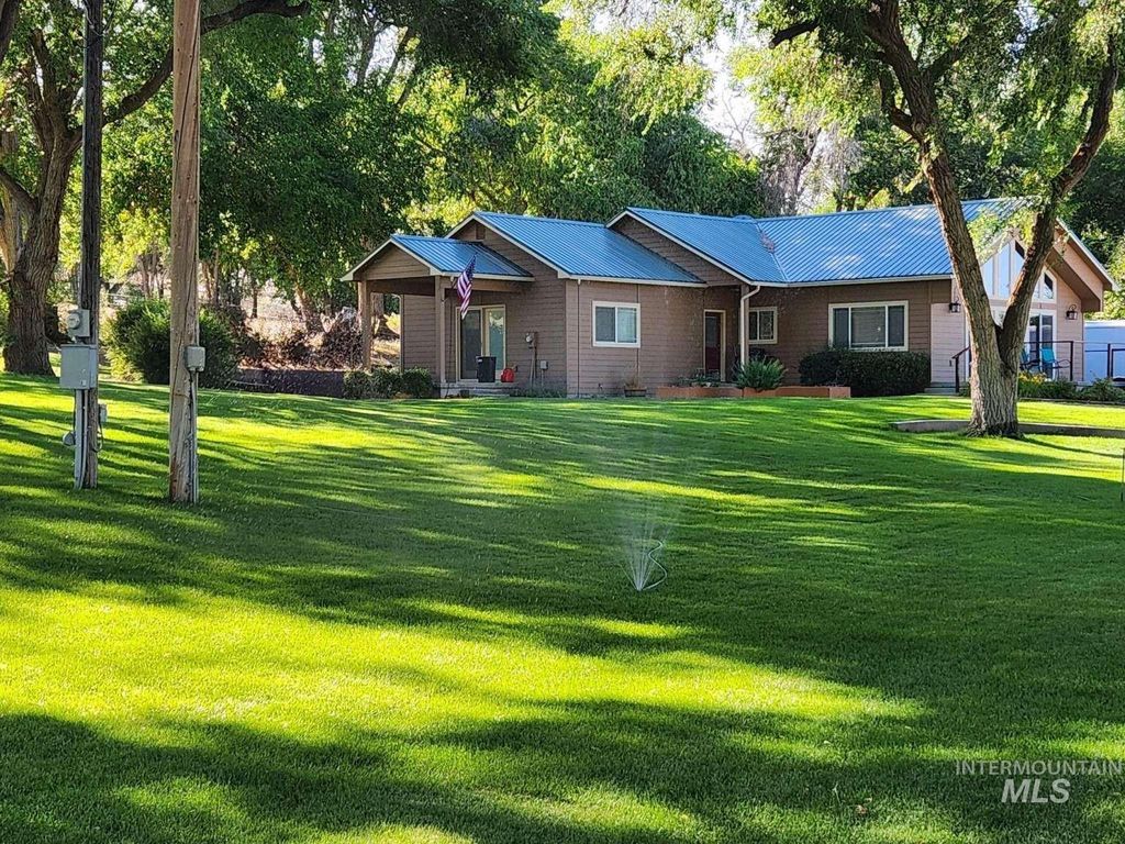 Photo of 685 King Ave, Ontario, OR 97914 (MLS # 98969138)