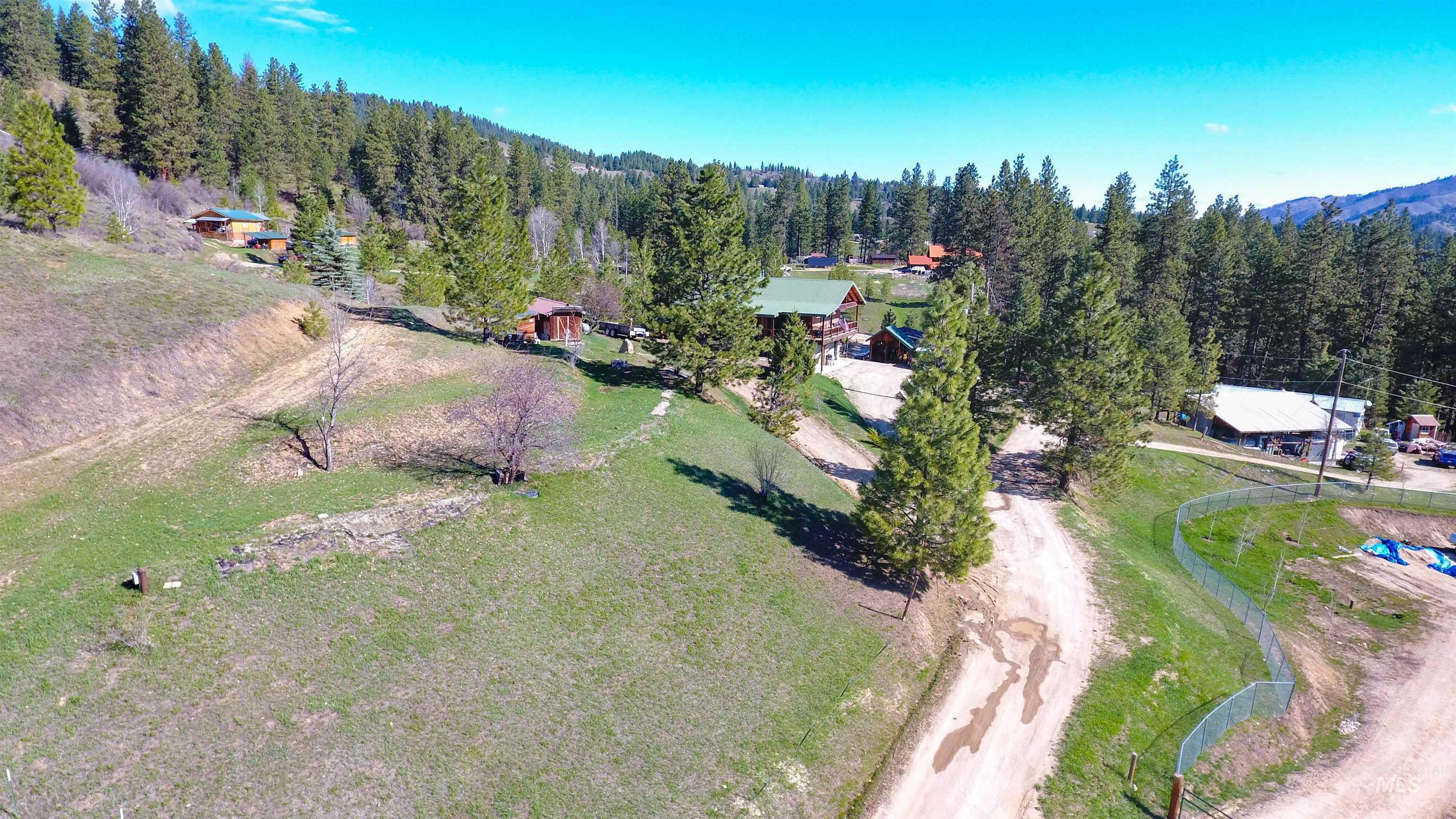 Aerial view of property's location featuring a heavily wooded area