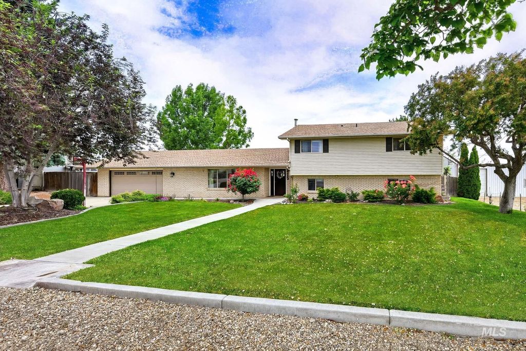 Photo of 315 E Pat Lane, Caldwell, ID 83607 (MLS # 98988388)