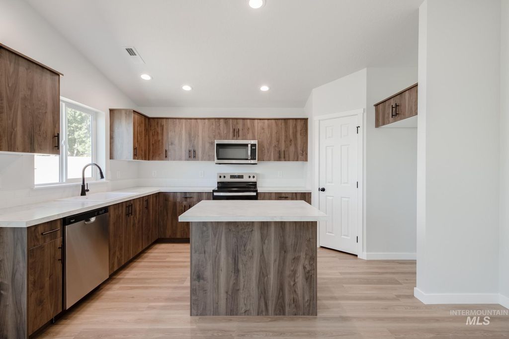 Photo of 17452 N Union Springs Pl, Nampa, ID 83687 (MLS # 98969742)