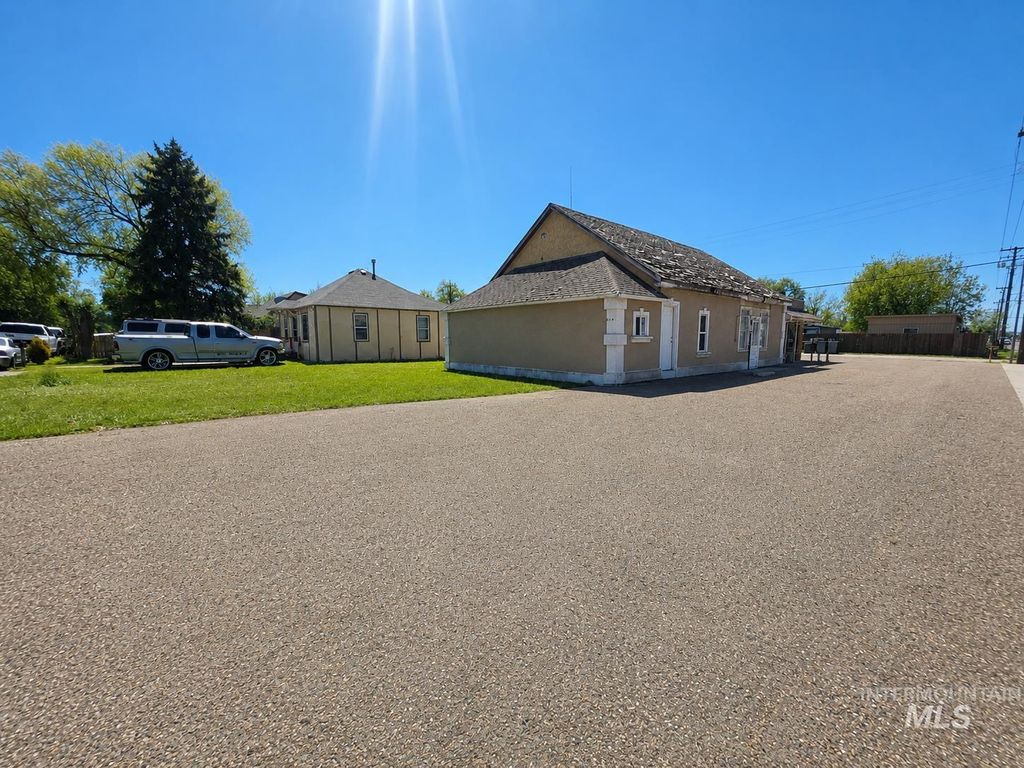Photo of 614 N 5th Ave, Caldwell, ID 83605 (MLS # 98986254)