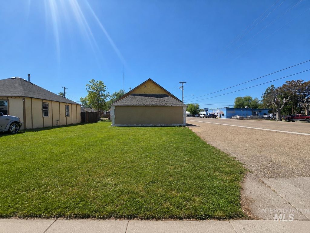 Photo of 614 N 5th Ave, Caldwell, ID 83605 (MLS # 98986254)