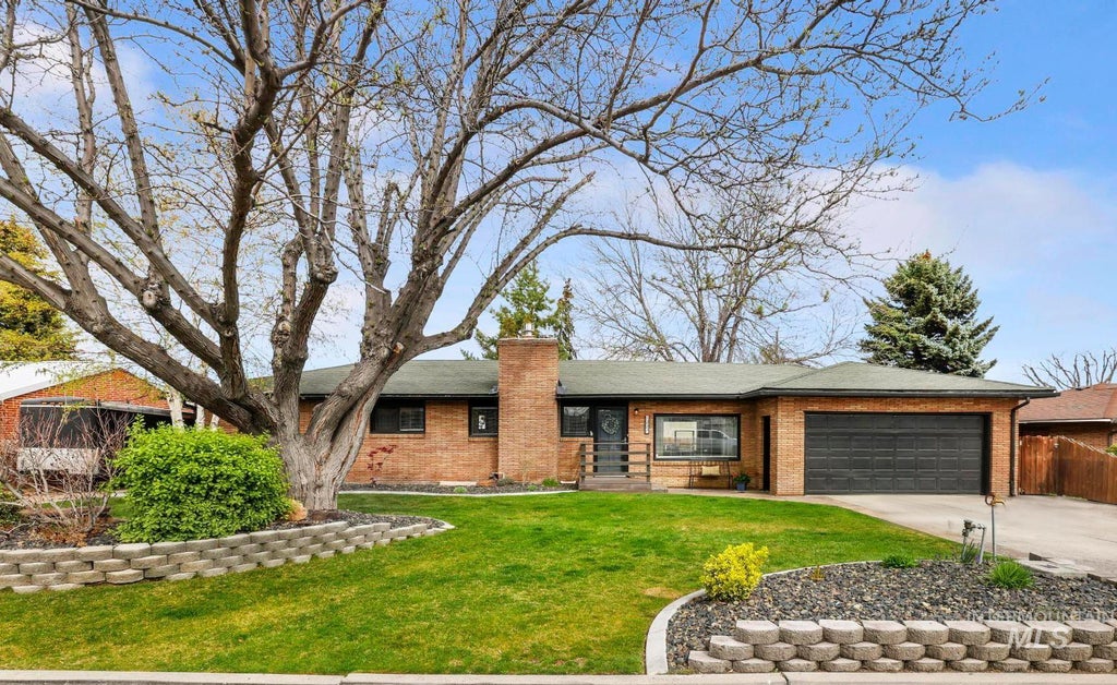 Photo of 1227 Lawndale Dr, Twin Falls, ID 83301 (MLS # 99001608)