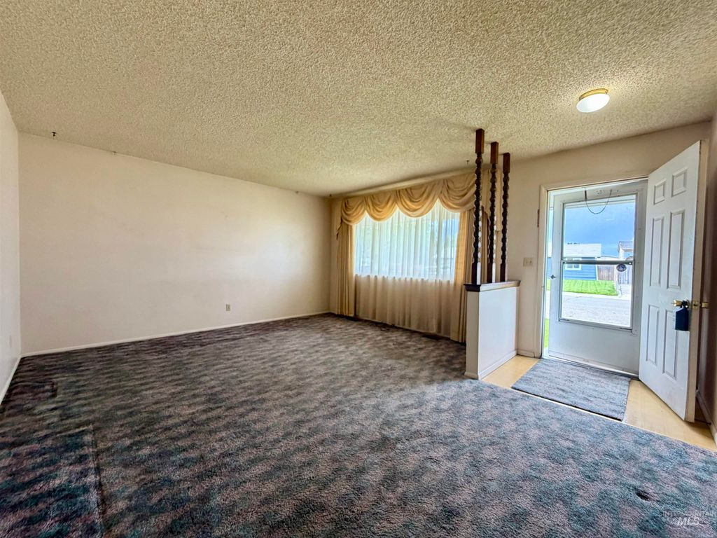 Photo of 827 NW 2nd ST, Fruitland, ID 83619 (MLS # 98986445)