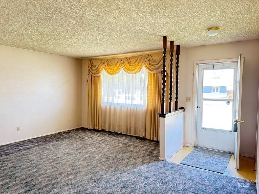 Photo of 827 NW 2nd ST, Fruitland, ID 83619 (MLS # 98986445)