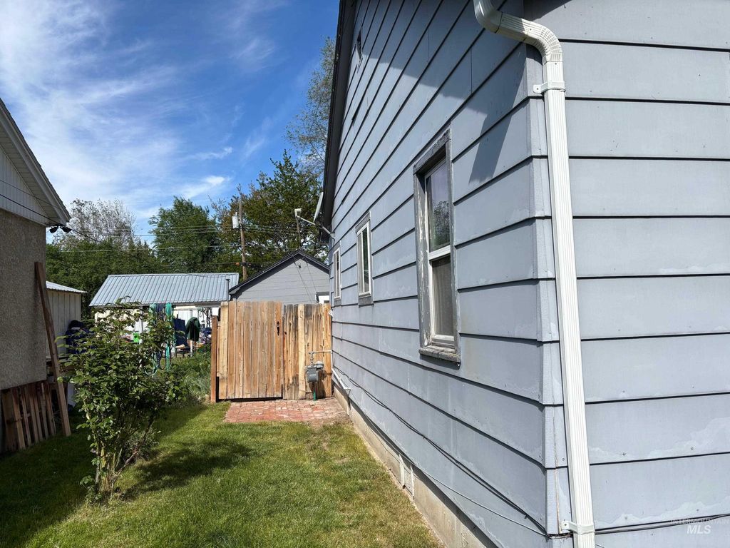 Photo of 415 S Diamond ST, Nampa, ID 83686 (MLS # 98991167)