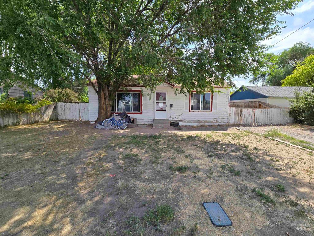 Photo of 602 Adams St, Twin Falls, ID 83301 (MLS # 98956288)