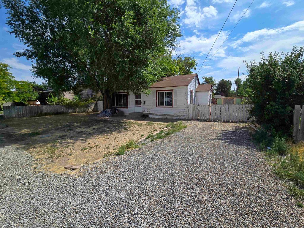 Photo of 602 Adams St, Twin Falls, ID 83301 (MLS # 98956288)