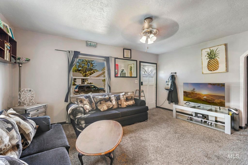 Photo of 227 E Ave C, Jerome, ID 83338 (MLS # 98964240)