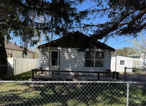 Photo of 931 S Fillmore St, Jerome, ID 83338 (MLS # 98980192)